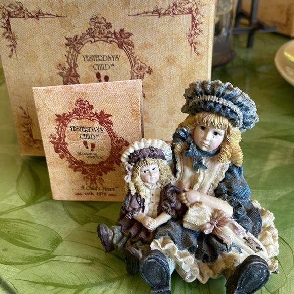 Yesterday's Child Victoria with Samantha Dollhouse Collection Victorian Girls - Picture 6 of 6